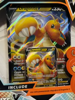 POKEMON -DRAGONITE V SWSH154 + DRAGONITE V SWSH154 +JUMBO PROMO Mai Toccate New - Image 1