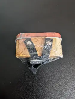 Yu-gi-oh! Rare Lanyard Tin Deck Box, With Pin Badge, 2003 Konami new and Sealed - Image 4