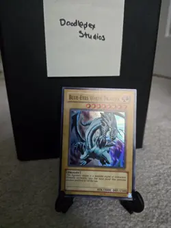 Blue-Eyes White Dragon SKE-001 Super Rare Unlimited Lightly Played - Image 1