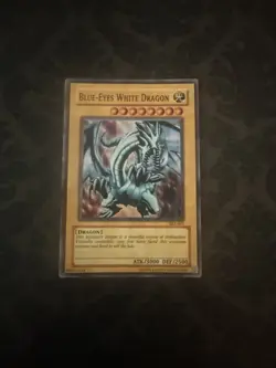 Blue-Eyes White Dragon - SKE-001 - Super Rare - Unlimited Edition Yugioh - Image 1