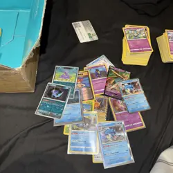 Pokemon And Scarlet & Violet 1000 Cards Bulk - Image 3