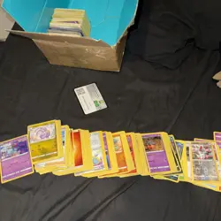 Pokemon And Scarlet & Violet 1000 Cards Bulk - Image 5
