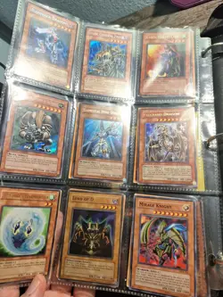 Large Vintage Yu-gi-oh Holo Card Lot 100+ cards - Image 3