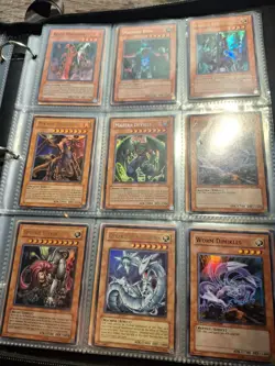 Large Vintage Yu-gi-oh Holo Card Lot 100+ cards - Image 4