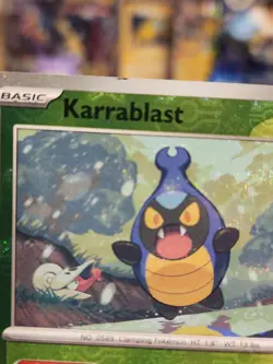 Pokemon TCG - Karrablast (Master Ball Pattern) 009/086 Sv: Black Bolt - LP - Image 3