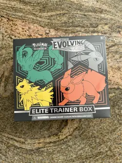 Pokemon TCG: Sword & Shield-Evolving Skies Elite Trainer Box (Jolteon, Flareon, 820650808944 - Image 1