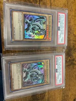 Blue-Eyes White Dragon - LDS2-EN001 Green PSA 9 - Image 1