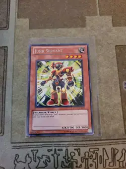 YUGIOH JUNK SERVANT EXVC-EN001 RARE UNLIMITED ED NM - Image 1