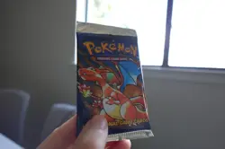 Pokemon Base Set Booster Pack for Display - Image 4