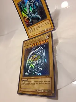 Lot Of 2 YU-GI-OH 1996 BLUE EYES WHITE DRAGON - Image 2
