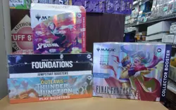 MTG SPIDERMAN COLLECTOR + FOUNDATIONS & OUTLAWS PLAY + FINAL FANTASY OMEGA - Image 1