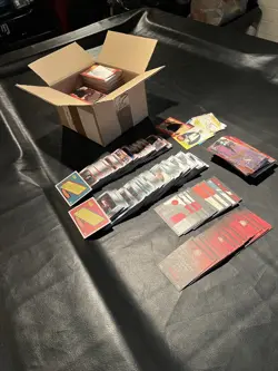 Star Wars topps Cards and others very large lot - Image 1