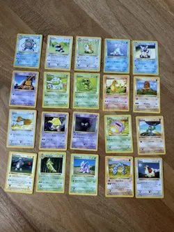 Pokemon Partial 1999 Shadowless Set That Includes 7 Holo Cards - Image 4