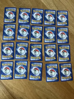 Pokemon Partial 1999 Shadowless Set That Includes 7 Holo Cards - Image 5
