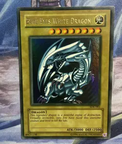 YUGIOH: Blue-Eyes White Dragon SDK-001 UNLIMITED - FADED - ULTRA RARE - LP - Image 1