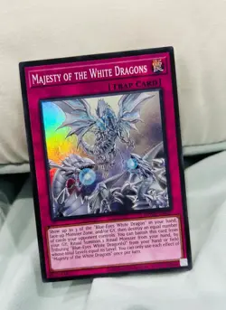 Majesty of the White Dragons SDWD-EN027 Structure Deck: Blue-Eyes White - Image 1
