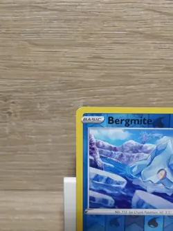 Bergmite 044/203 Reverse Holo Evolving Skies Pokemon TCG Card - Image 2