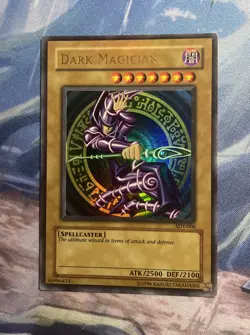 YuGiOh! - DARK MAGICIAN - FOIL BLEED • Ultra RARE • SDY-006 • LP - Image 1