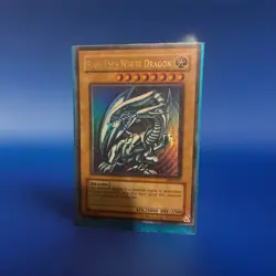 YuGiOh Blue Eyes White Dragon SDK-001 Heavy/Max Faded Misprint Ultra Rare MP - Image 1