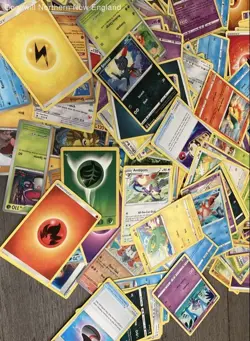 2.5LB Lot of Miscellaneous Pokemon Cards TCG CCG in Collectible Box - Image 4