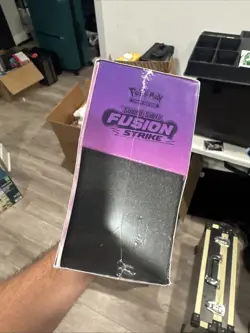 Pokemon TCG Sword & Shield Fusion Strike ETB Elite Trainer Box Sealed - Image 2