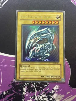Yugioh Blue-Eyes White Dragon SDK-001 Ultra Rare Unlimited MP - Image 1