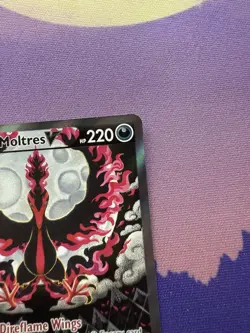Pokemon TCG Galarian Moltres V Alternate Art Chilling Reign 177/198 NM/M - Image 3