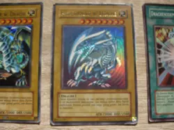 2x Blauaugiger w. Drache SDK-G001 BNZ-G001 Ultra Rare + DR2-DE150 Holo Yu-Gi-Oh - Image 2