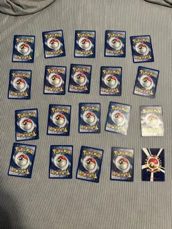 Lot Of 20 POKEMONTCG CARDS - Image 5