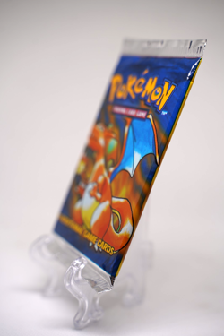 Pokemon TCG Base Set Unlimited Booster Pack Charizard Art WOTC Box Fresh Sealed - Image 3