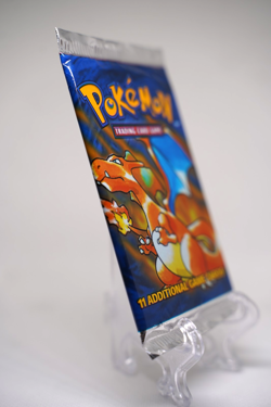 Pokemon TCG Base Set Unlimited Booster Pack Charizard Art WOTC Box Fresh Sealed - Image 4