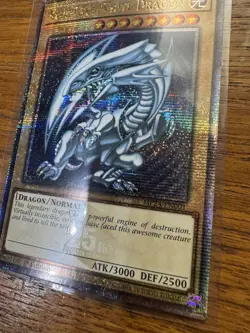Yugioh! - Blue Eyes White Dragon - MP24-EN001 Quarter Century Secret Rare - Image 2