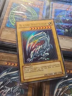 YuGiOh SDK-E001 1st Edition Ultra Rare Blue Eyes White Dragon - Image 1