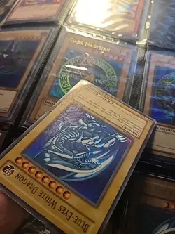 YuGiOh SDK-E001 1st Edition Ultra Rare Blue Eyes White Dragon - Image 4