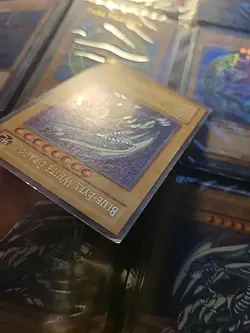 YuGiOh SDK-E001 1st Edition Ultra Rare Blue Eyes White Dragon - Image 5