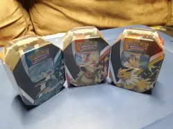 Pokemon TCG Eevee Evolutions Tin - 2021 (3pk set)) 820650829055 - Image 1