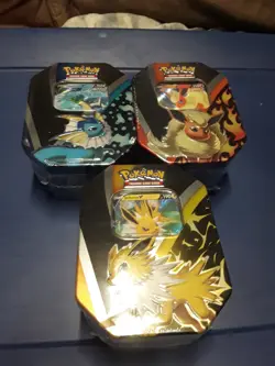 Pokemon TCG Eevee Evolutions Tin - 2021 (3pk set)) 820650829055 - Image 2
