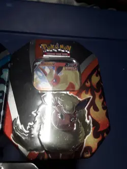 Pokemon TCG Eevee Evolutions Tin - 2021 (3pk set)) 820650829055 - Image 3
