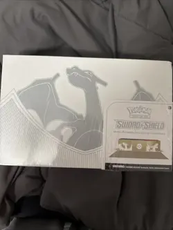 Pokemon TCG Sword and Shield Ultra Premium Collection Charizard Box 820650871115 - Image 2