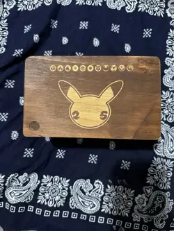 Pokemon TCG - 25th Celebration Deck Box (wooden) - Ultra Pro Pikachu - Image 1