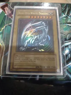 Blue Eyes White Dragon Ultra Rare SDK-001 card, unlimited, Yu-Gi-Oh TCG. - Image 1