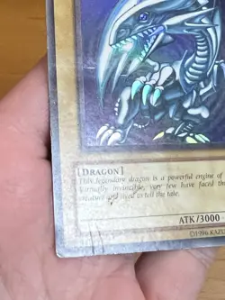 Yugioh Blue-Eyes White Dragon SDK-001 Ultra Rare Unlimited Damaged - Image 2