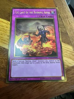 Fire Lake of the Burning Abyss PGL3-EN098 1st Edition Gold Rare LP + BONUS - Image 1