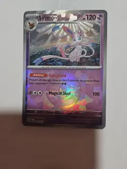 Sylveon (Poke Ball Pattern) 040/131 Sv: Prismatic Evolutions Holo Pokemon TCG - Image 2
