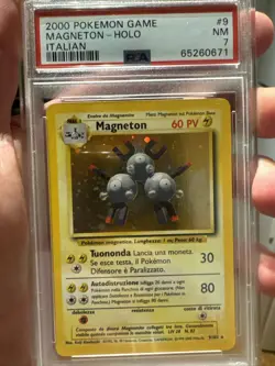 PSA 7 NM Near Mint Magneton HOLO ITALIAN Pokemon Base Set WOTC 2000 NICE SWIRL - Image 1