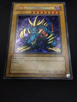 YUGIOH 2002 | TRI-HORNED DRAGON| LOB-000 | NORTH AMERICAN OLD PRINT | EX-VG - Image 4