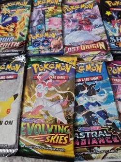 12 Pokemon Booster Packs; Evolving Skies/Celebrations/Shining Fates/Crown Zenith - Image 4