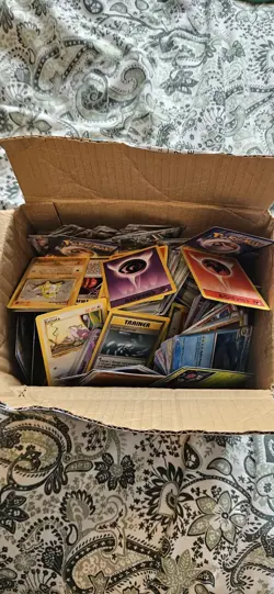 Pokemon Card Bundle 1000+ Including Holo/Reverse Holo Booster Cards - Image 1