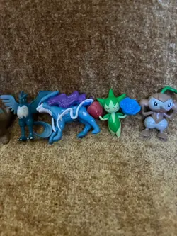POKEMON LOT +400 CARDS, PLUSH, FIGURES, KEYCHAINS... - Image 2