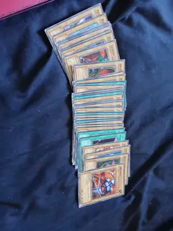 Vtg YuGiOh! Legend of Blue Eyes White Dragon LOB Lot of 394 cards. - Image 2